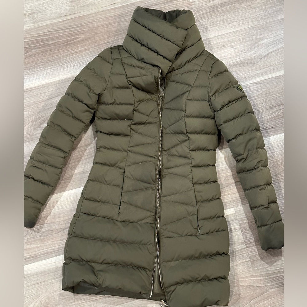 Guess Puffer coat - Picture 2 of 3